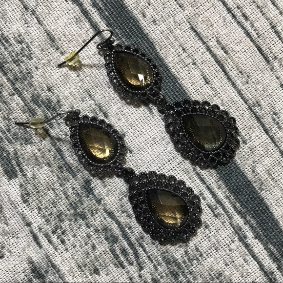 Vintage Inspired Earrings 🎬 - Picture 1 of 2