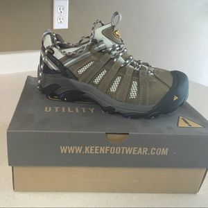 NEW in box Keen steel toe shoes