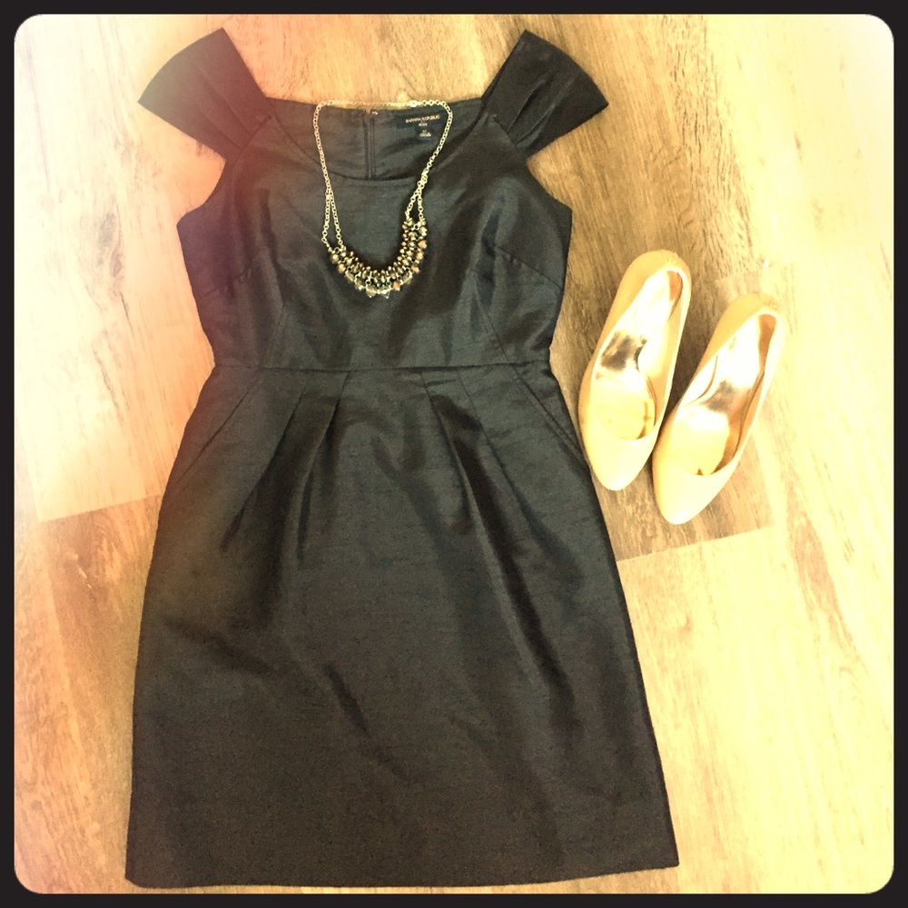 Banana Republic 4 petite LITTLE BLACK DRESS!