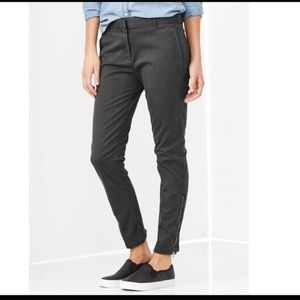 Gap Skinny mini khakis. 8/29. Zippers. Grey/gray