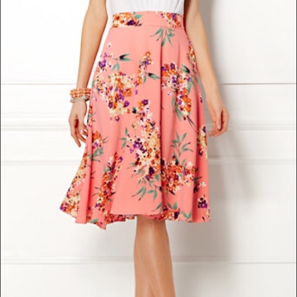 Host Pick!! Eva Mendes Floral A-Line Swing Skirt🌺 - Picture 1 of 4