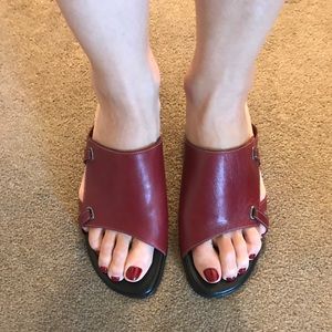 New MUNRO red leather sandals