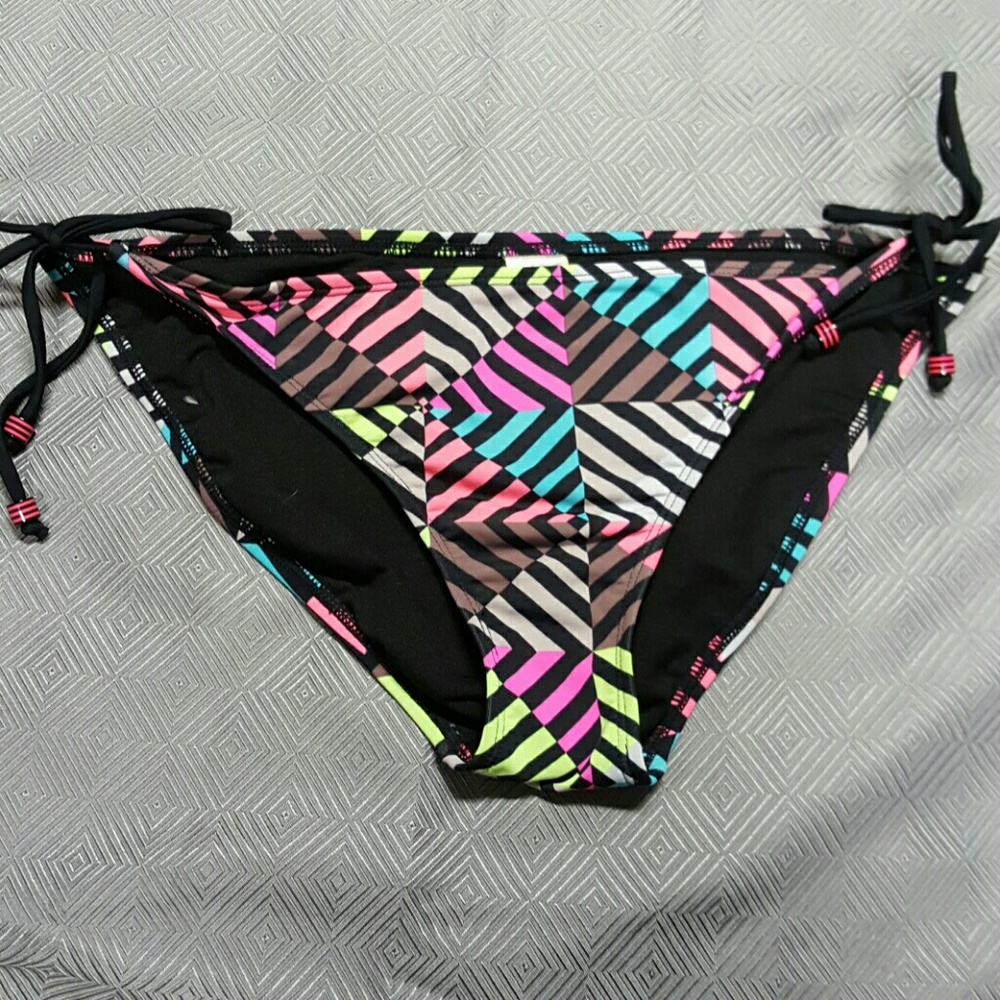 Side tie bikini bottoms