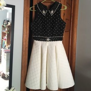 Mac Duggal Short Dress