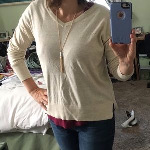 Gap loose fit v neck sweater. Cream. Medium/large
