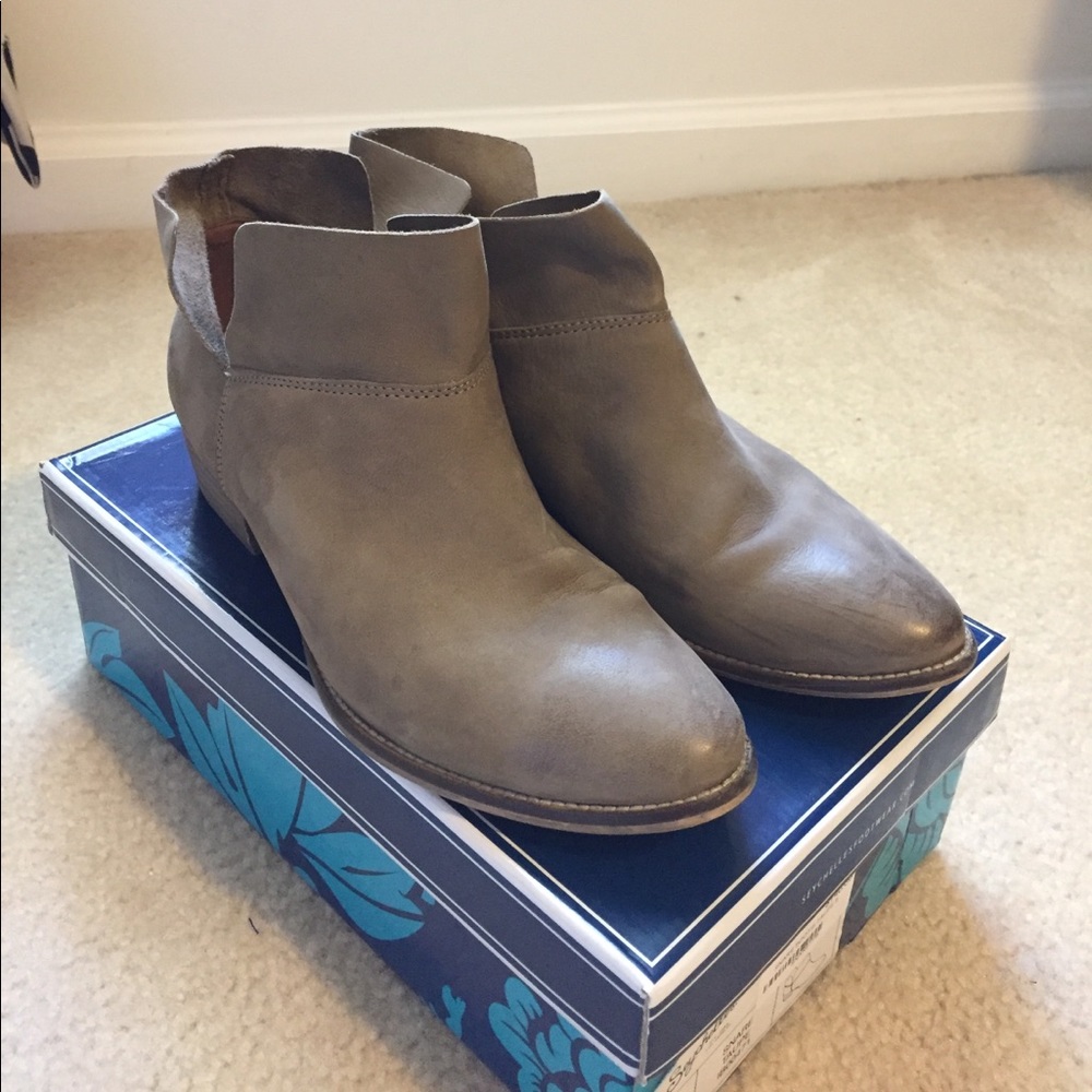 Seychelles taupe Snare bootie