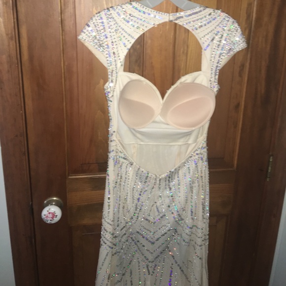 OPEN BACK Champagne Sequins Prom Dress SIZE 6 - Picture 4 of 7