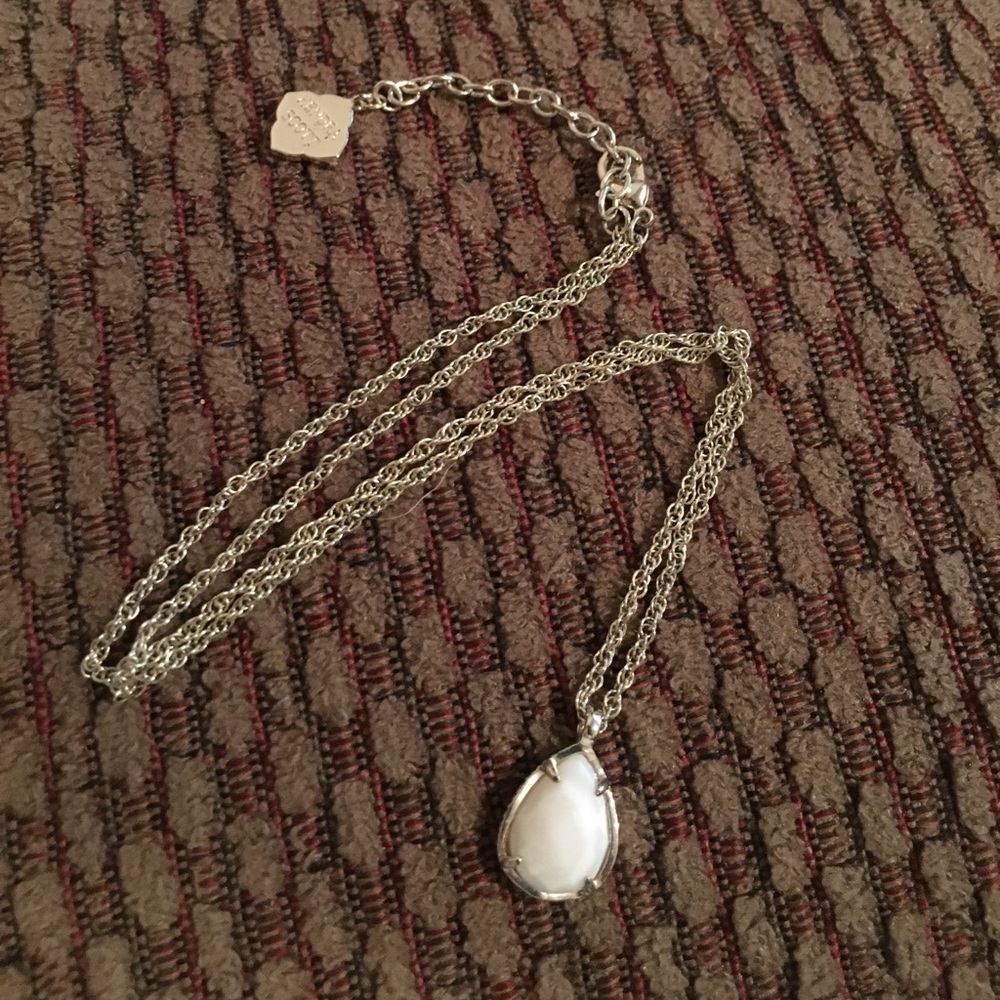 Kendra Scott necklace