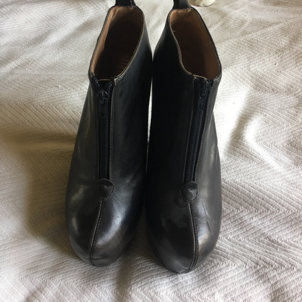 Edge Jeffrey Campbell