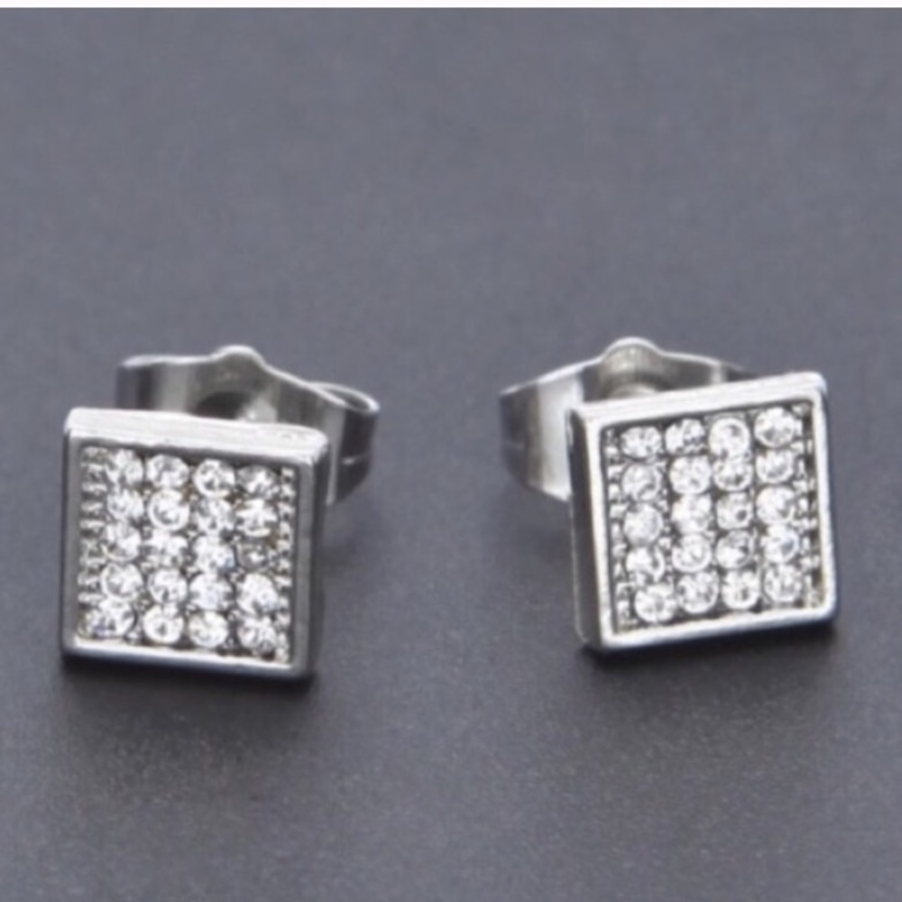 ✨Cz square stud earrings✨