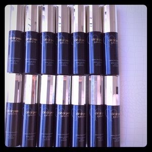 Clé de Peau Radiant Fluid Foundation