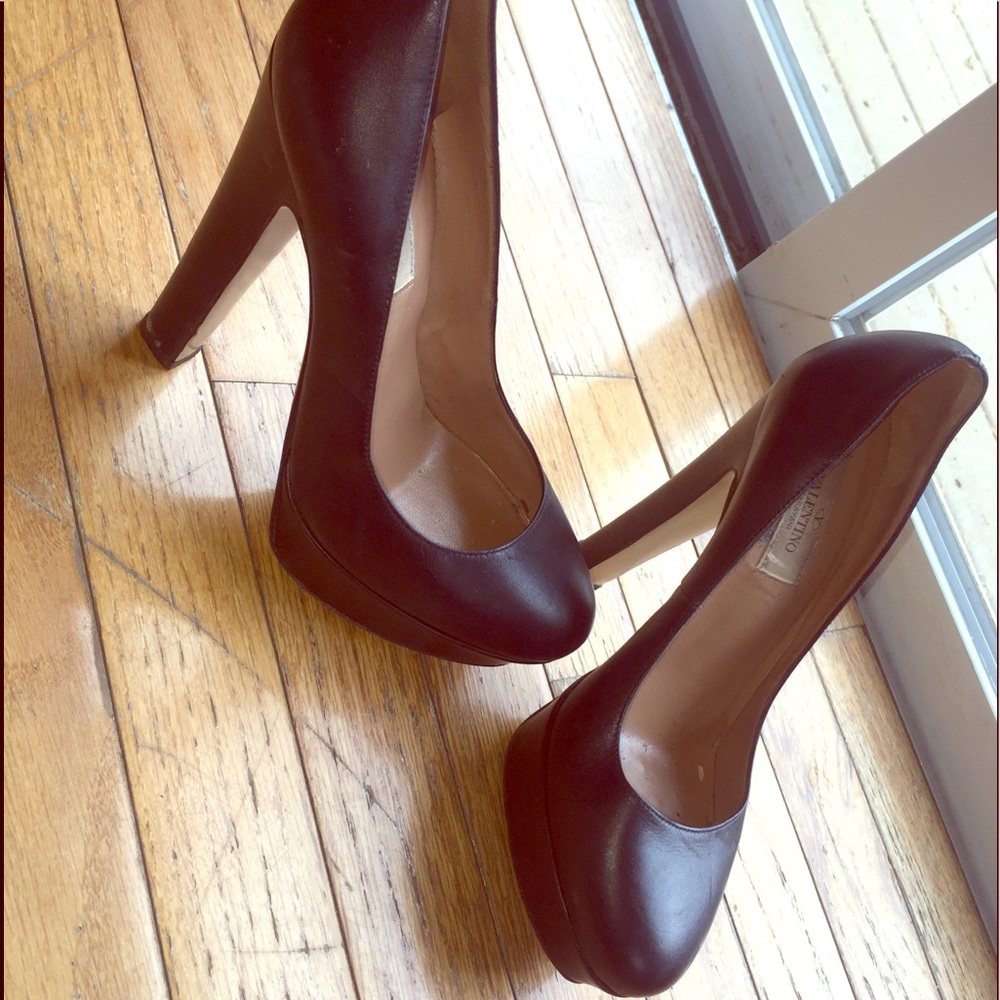 VALENTINO BLACK PUMPS