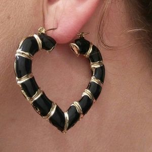 Heart shaped gold black hoops betsey johnson style