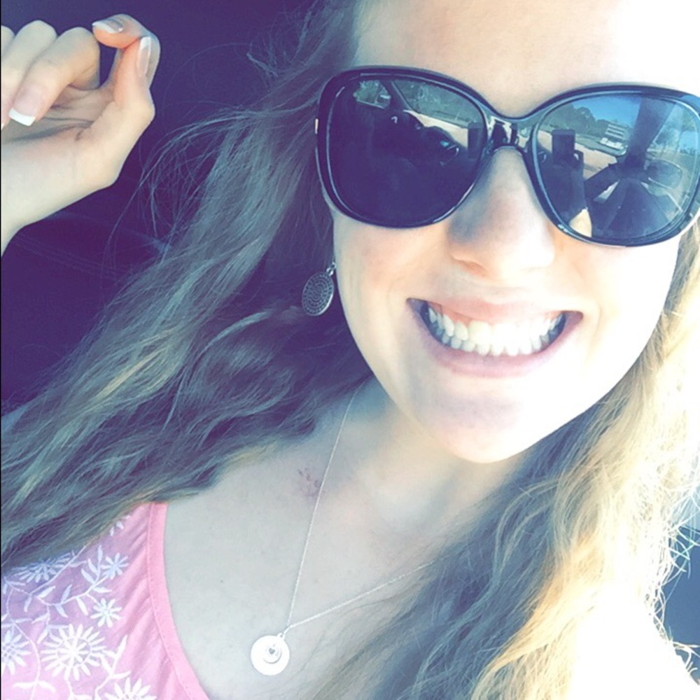 Meet your Posher, Alecia