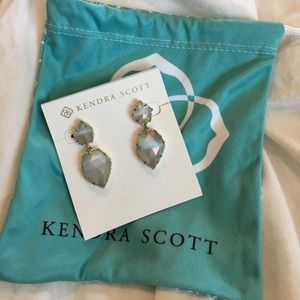 Kendra Scott Quincy in iridescent slate