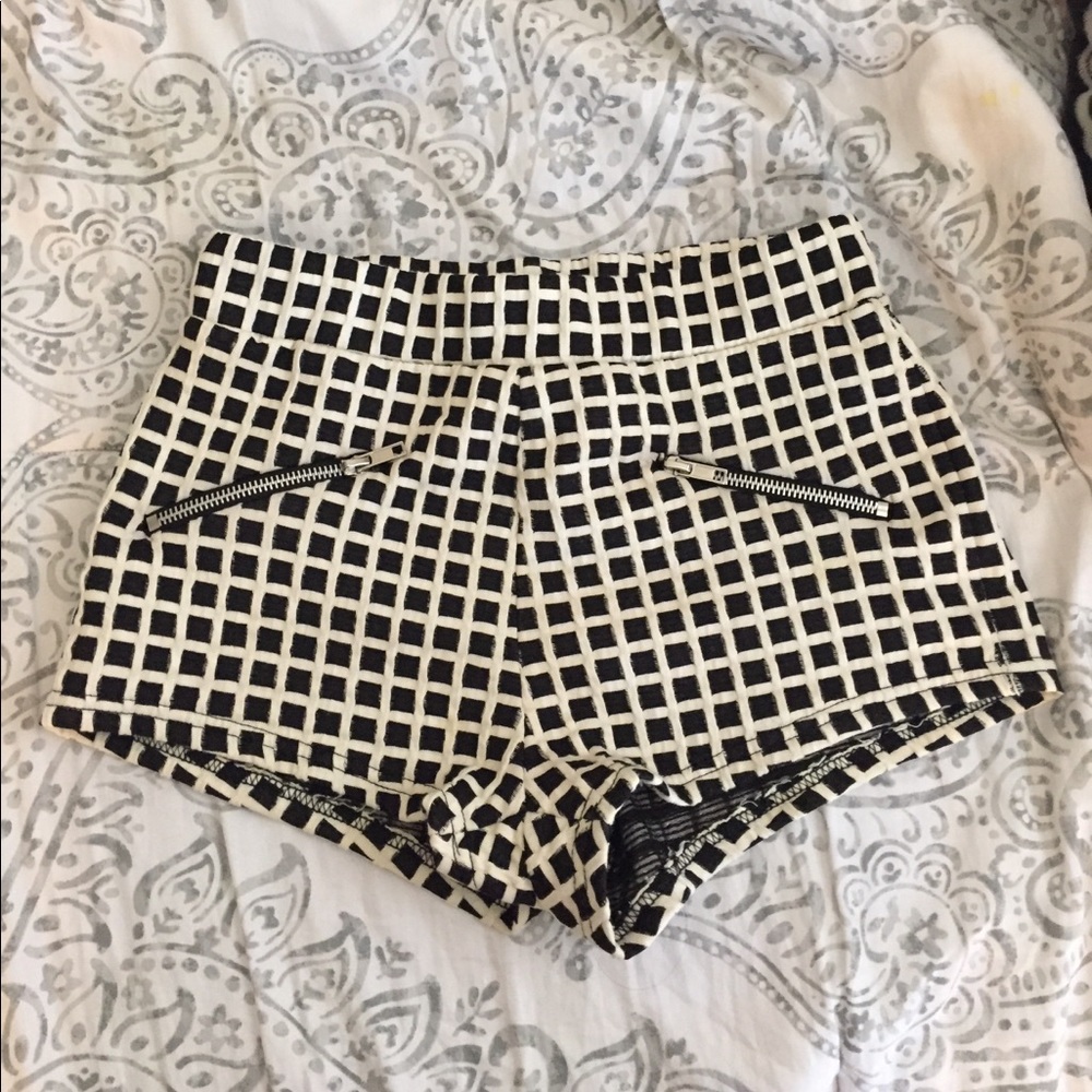 NEVER WORN- black and white checkered shorts