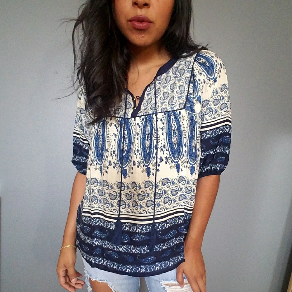 IVORY NAVY BLUE PAISLEY PRINT TOP - Picture 2 of 6