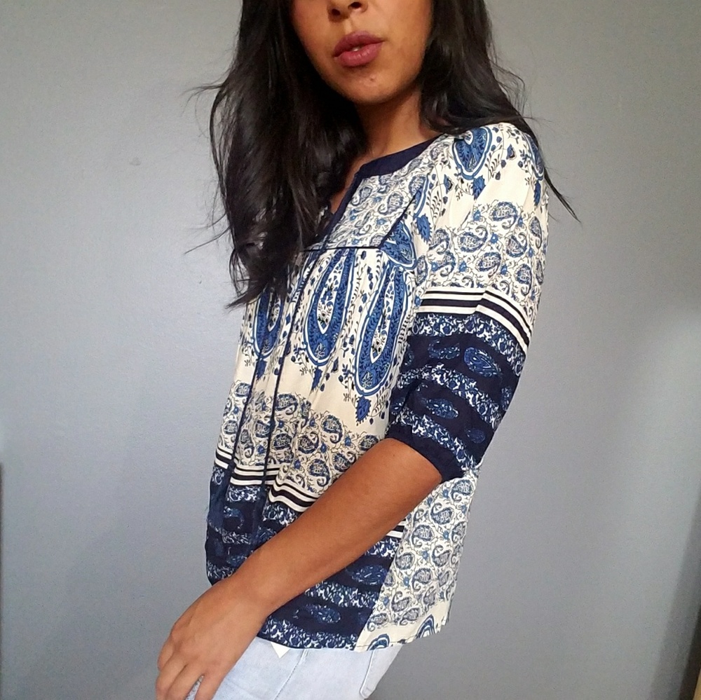 IVORY NAVY BLUE PAISLEY PRINT TOP - Picture 4 of 6