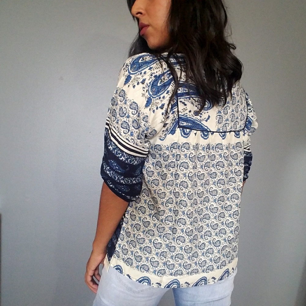 IVORY NAVY BLUE PAISLEY PRINT TOP - Picture 3 of 6