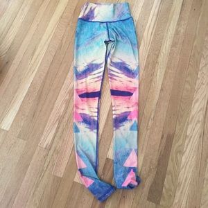 Beautiful Zuvi leggings in Boho Sky 🌌