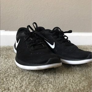 Nike flex run shoes