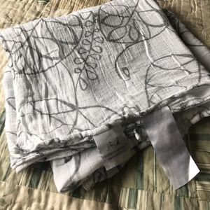 GUC Aden + Anais Bamboo Swaddle Blanket