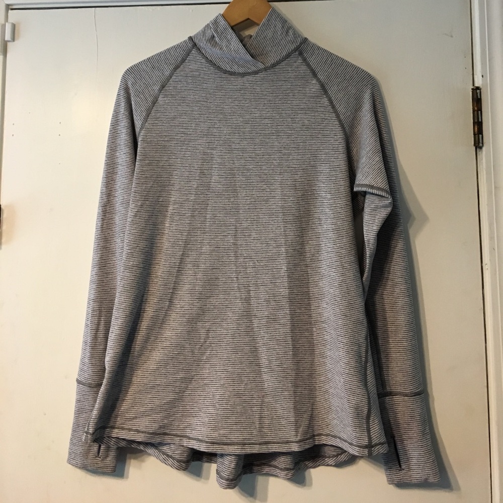 Lulu Lemon Grey/White Top