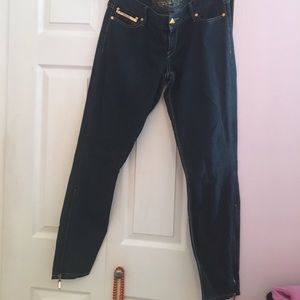 Ankle zipper jeans, gold accents