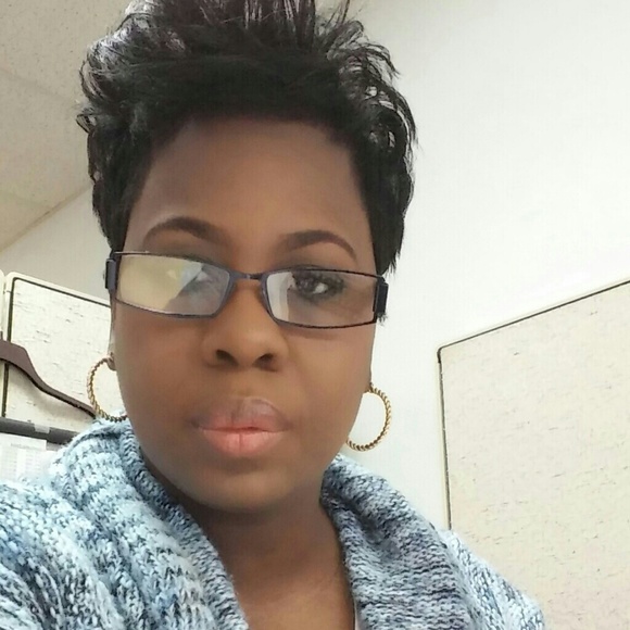 Meet your Posher, Donette - Picture 2 of 2