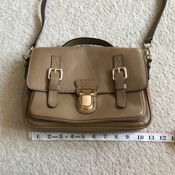 ❌SOLD❌ Kate Spade Tan Adjustable Crossbody - Picture 4 of 7
