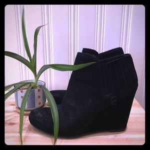 DV wedge booties