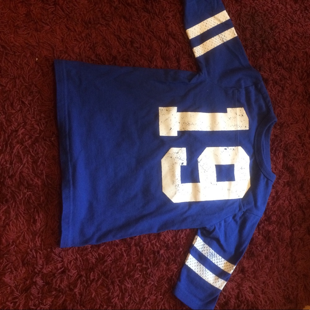 Blue T-shirt with number 19, Mid-Sleeve.