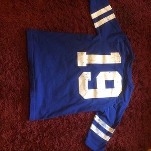 Blue T-shirt with number 19, Mid-Sleeve.