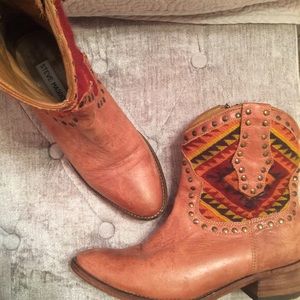 STEVE MADDEN TAN LEATHER BOOTIES