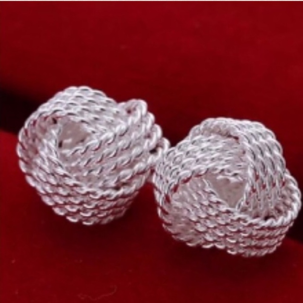 ✨ beautiful love knot studs✨