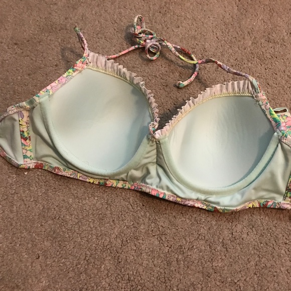 Victoria Secret Bathingsuit Top - Picture 2 of 3