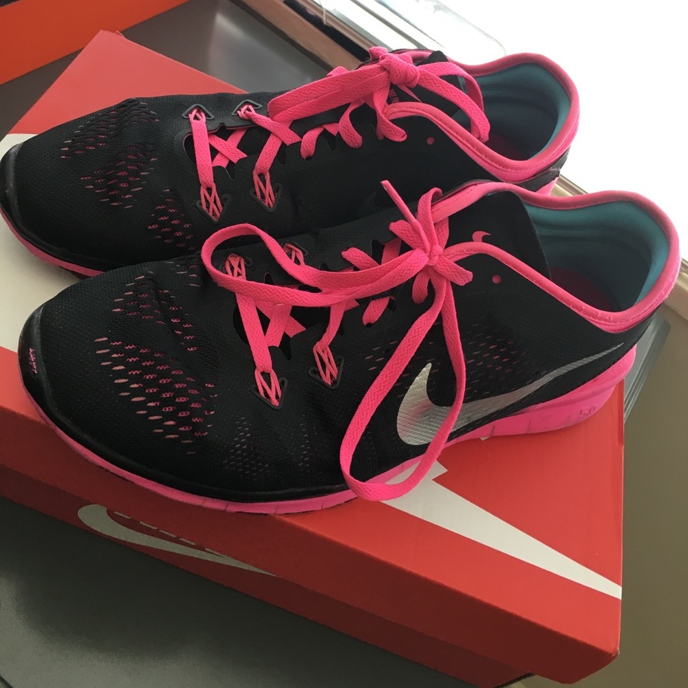 Nike train fit 5 sneakers