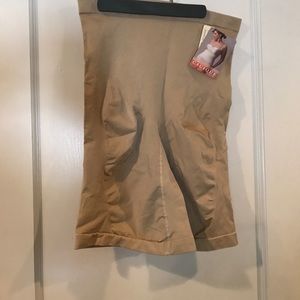 Cacique thigh slimmer shapewear 26/28 beige. NWT