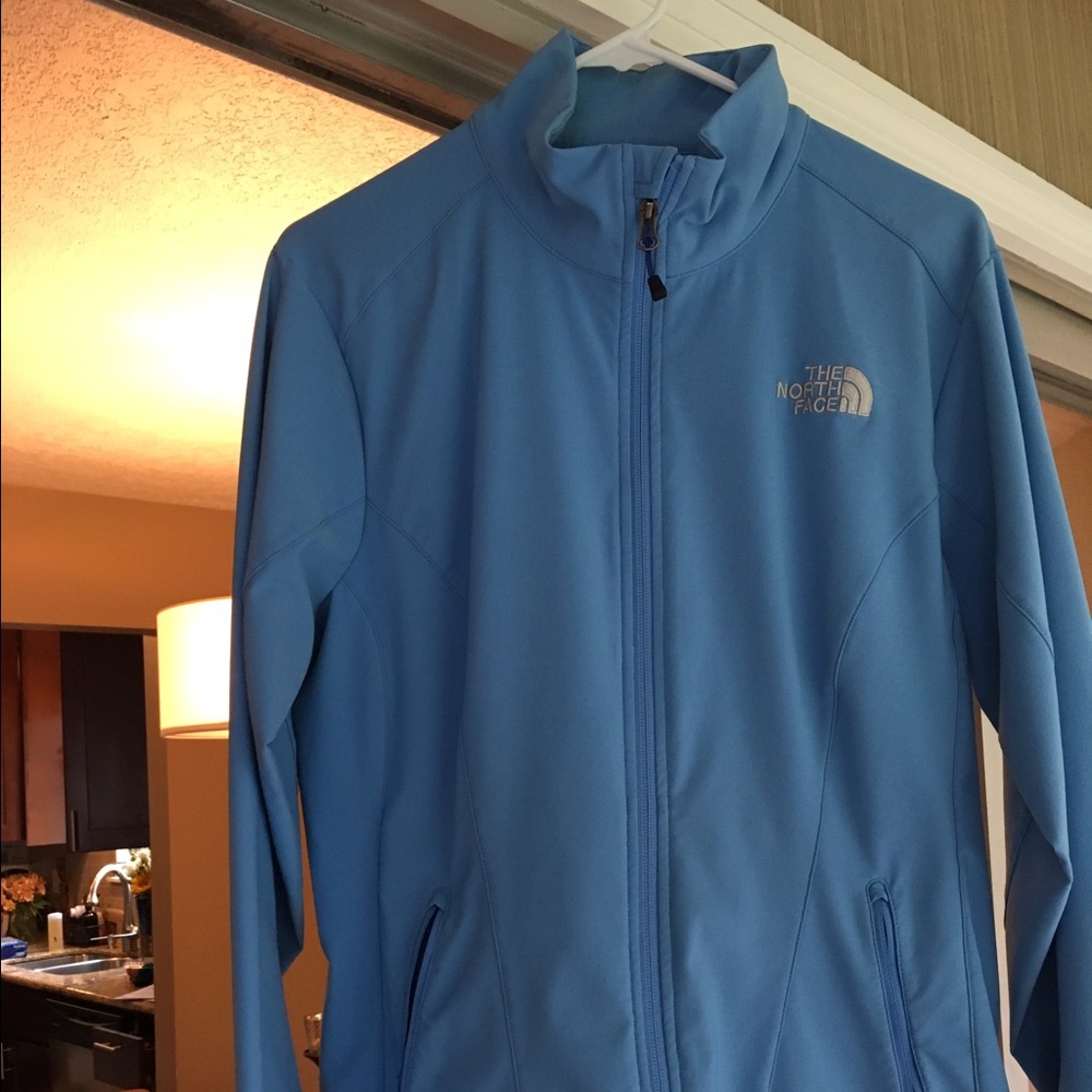 Women's size L North Face shell. EUC Jacket