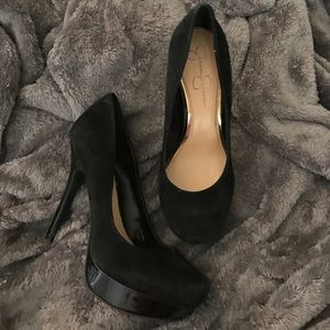 Jessica Simpson black pumps