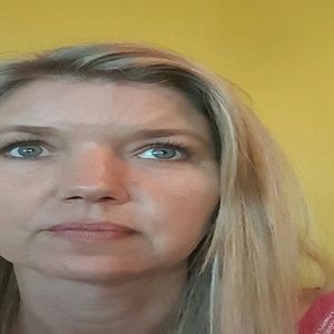 Meet your Posher, Lorie