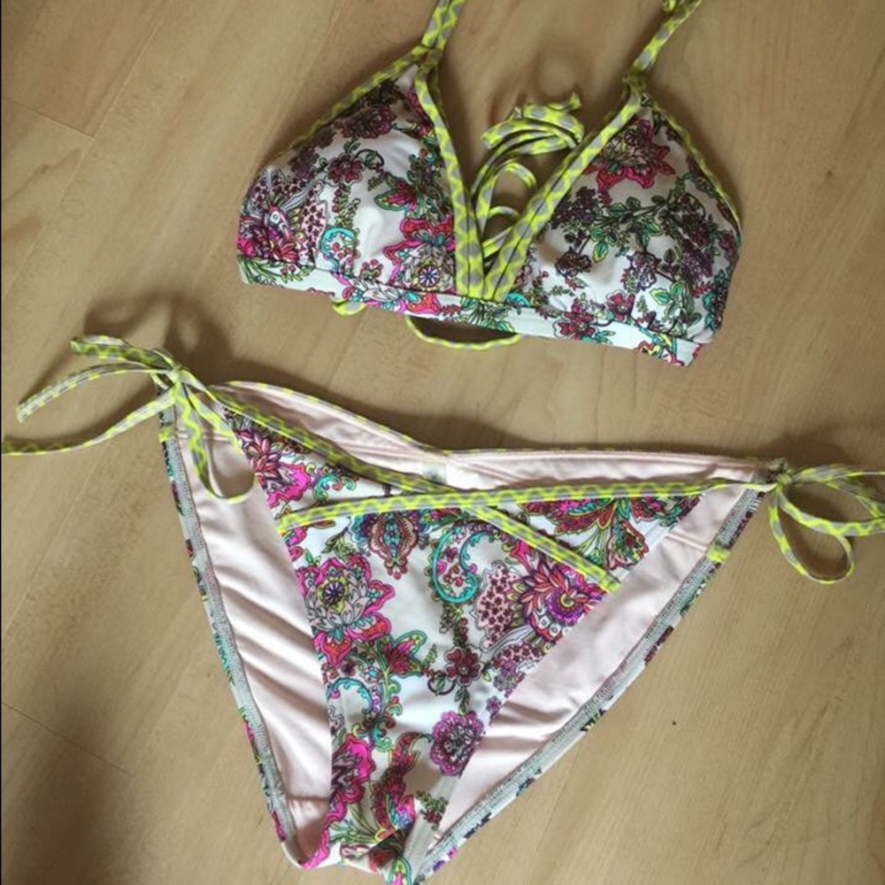 Victoria's Secret Strappy Bikini set