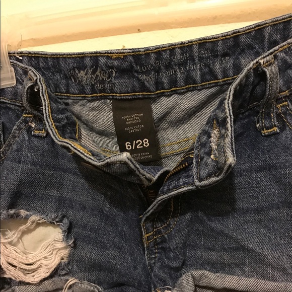 ☀️ SHORTS: Mossimo - Jean - Sz 6/28 ☀️ - Picture 3 of 3