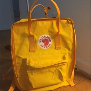 fjällräven kånken backpack in Warm Yellow