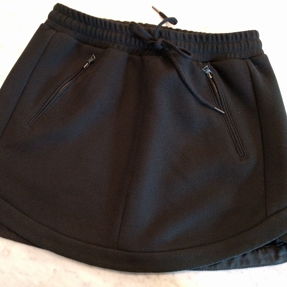 Cute BCBGMAXAZRIA mini skirt -size XS