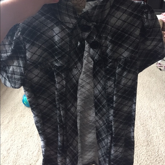 Sweaters - Short sleeve heavy sweater with top buttons