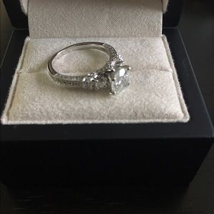 Round diamond ring