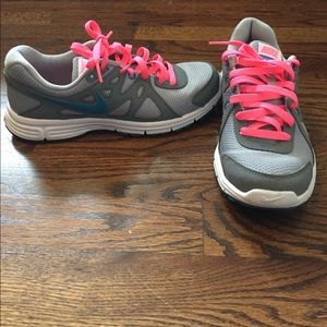 Nike Revolution 2 size 7
