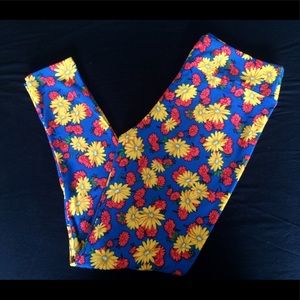 LuLaRoe Tall & Curvy Daisy Print Leggings