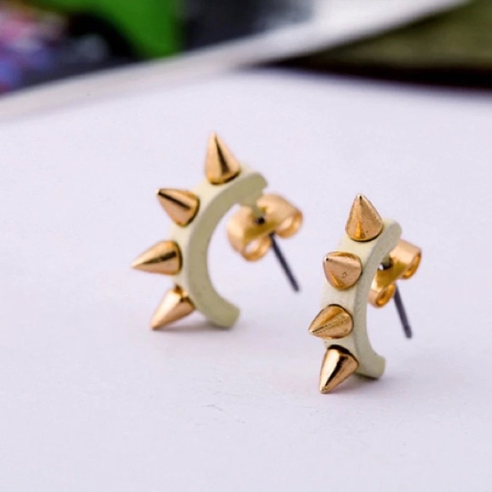 ✨Spike rivet studs✨